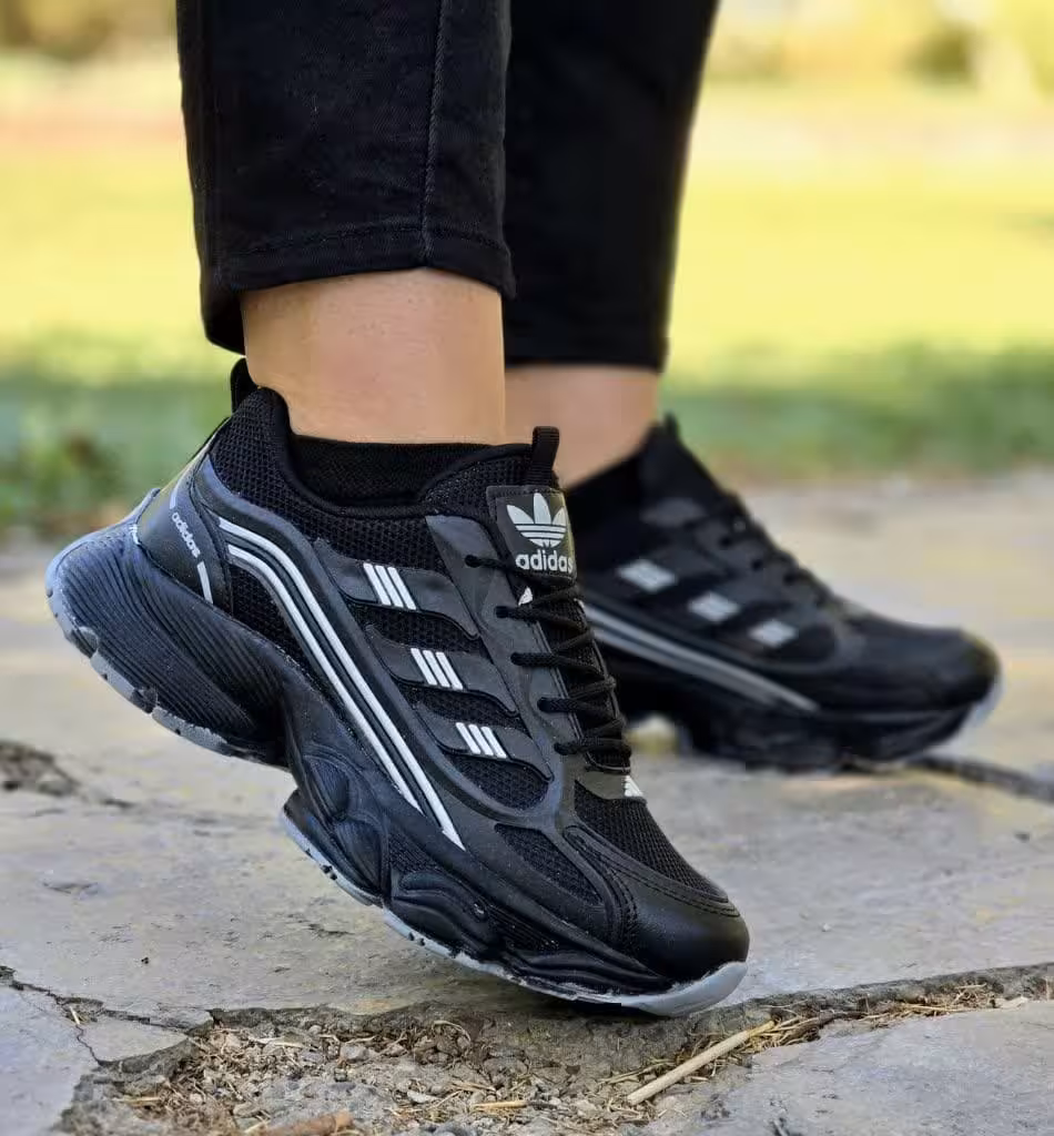 فروش  ویژه کفش اسپرت دخترانه زنانه مدل ادیداس مناسب برای امور ورزشی رنگ مشکی سفید  با ارسال رایگان