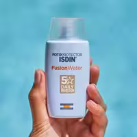 کرم ضد آفتاب ایزدین فیوژن واتر isdin سبک و ضد لک SPF 50 اسپانیا