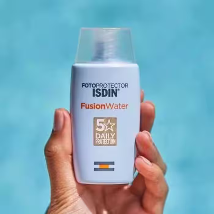 کرم ضد آفتاب ایزدین فیوژن واتر isdin سبک و ضد لک SPF 50 اسپانیا