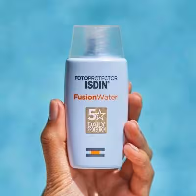 کرم ضد آفتاب ایزدین فیوژن واتر isdin سبک و ضد لک SPF 50 اسپانیا