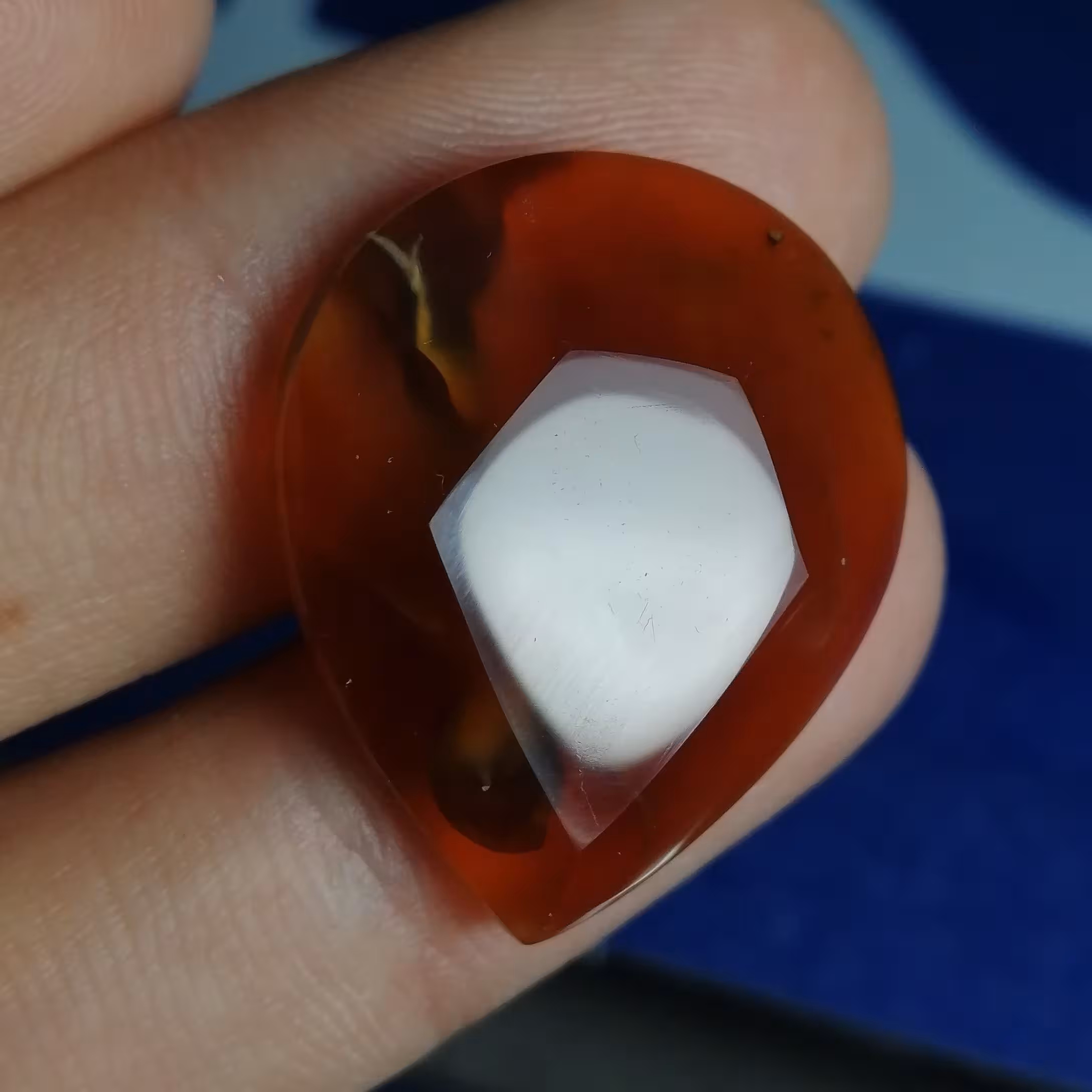 نگین عقیق عسلی قرمز درجه یک و عالی از تولید به مصرف با قیمت تولیدی کار دست طرح فست مناسب برای گردنبند