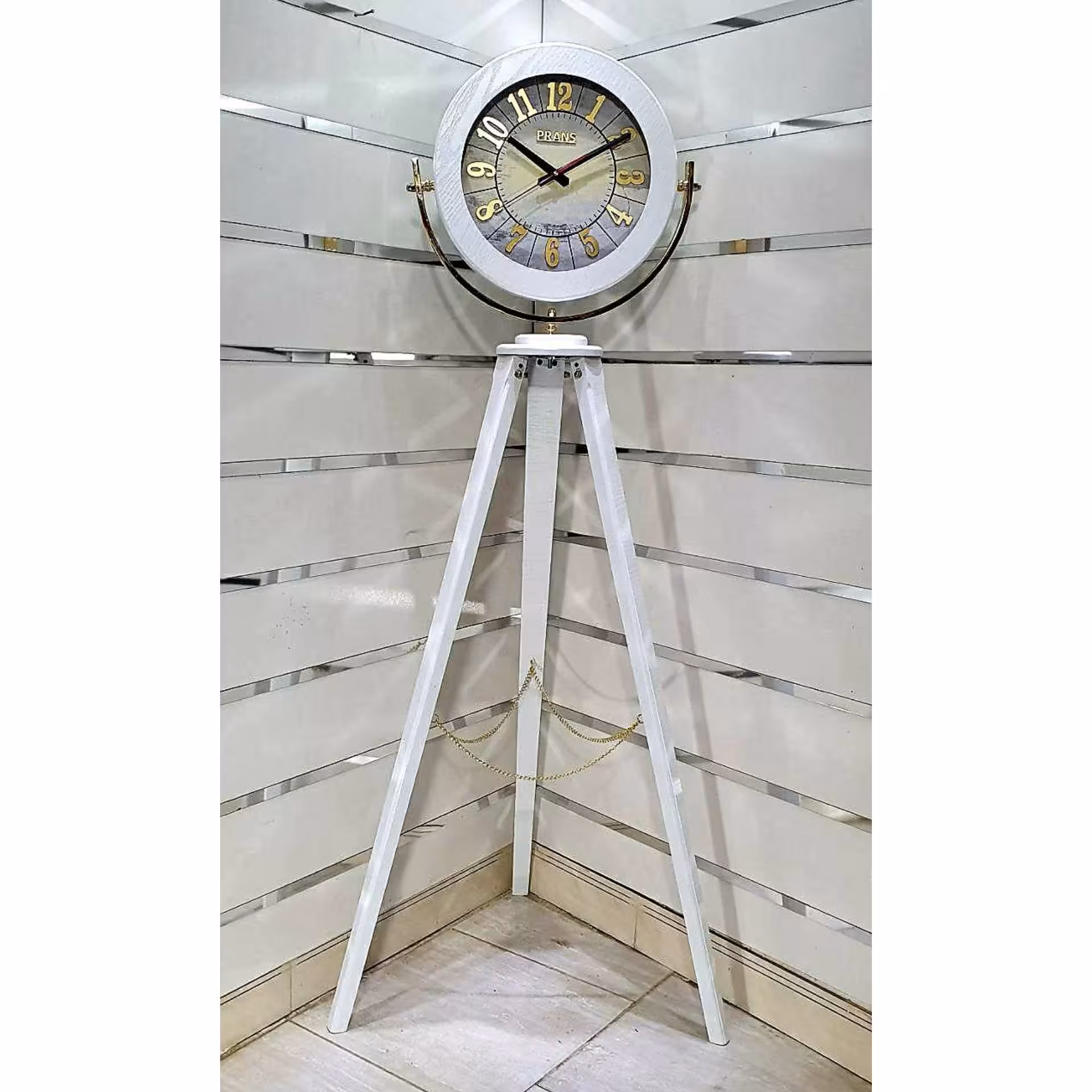 ساعت ایستاده کد 18 پرنس  پسکرایه