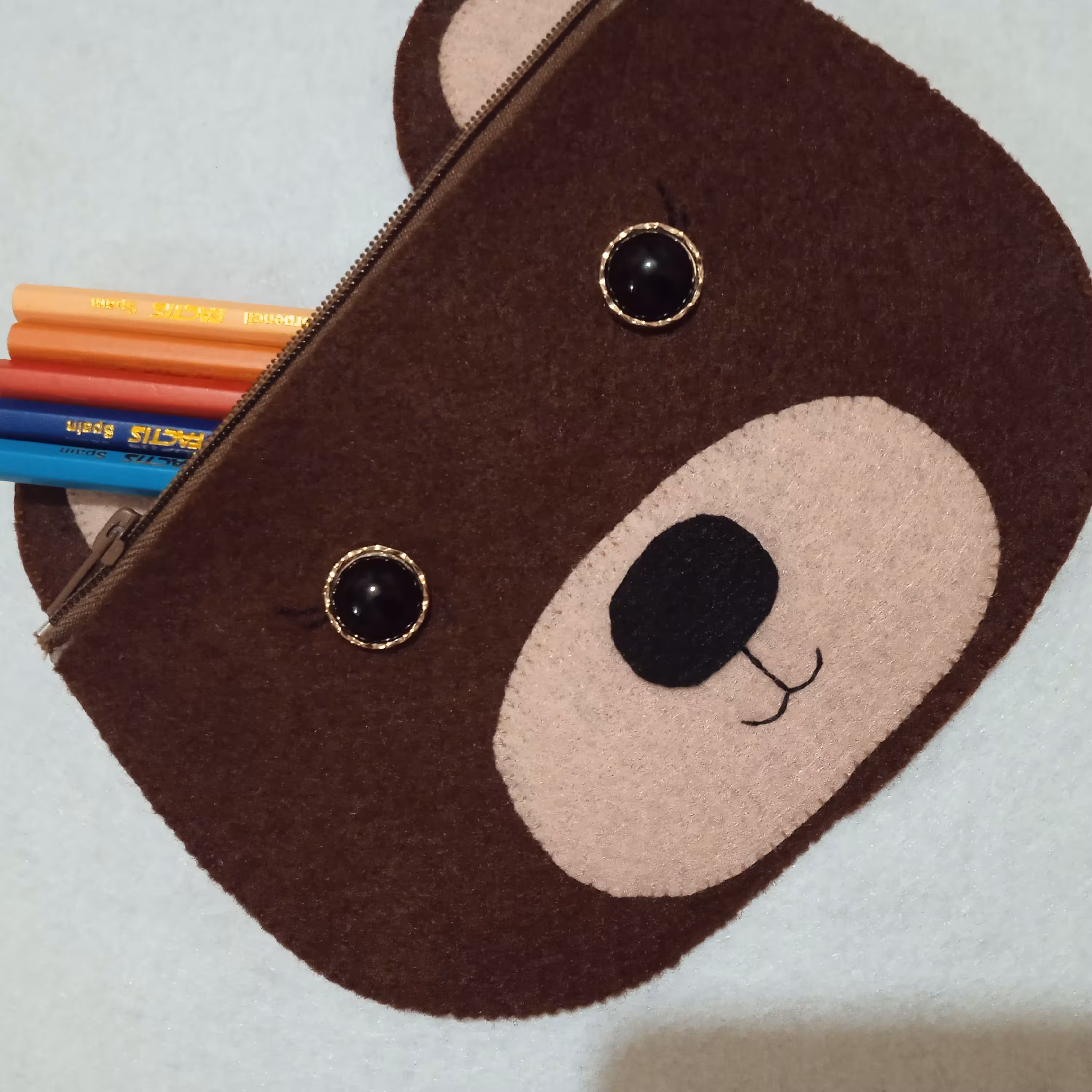 جامدادی خرس قهوه ای