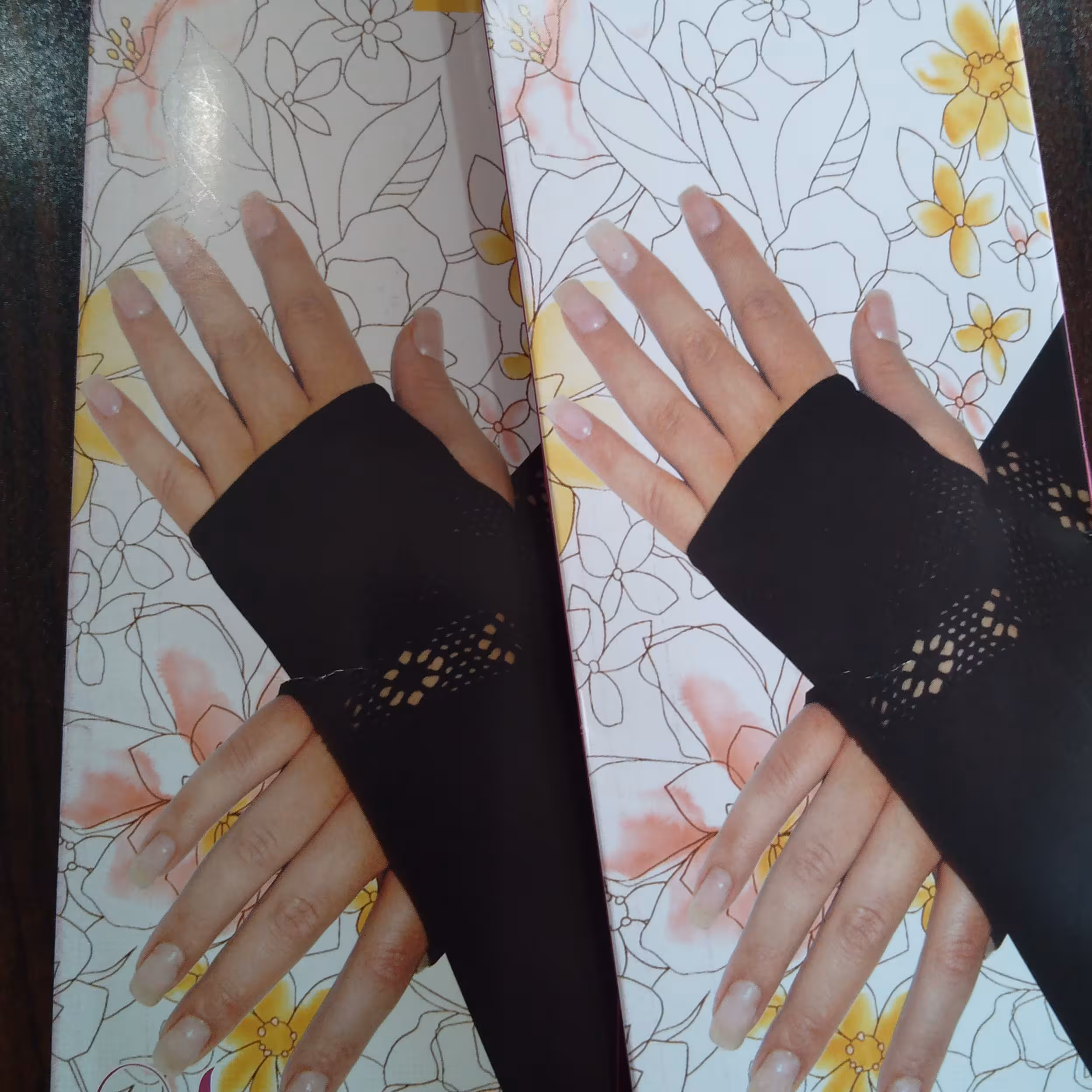 ساق دست. انگشتی. نخی. دور  مچ گیپور مانند. بلند تا آرنج. 