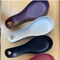 زیر قاشقی فلزی