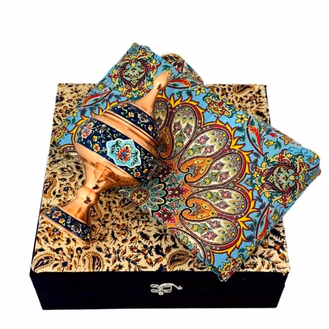 ست هدیه ظروف مسی پرداز ارتفاع 25 با رومیزی ترمه