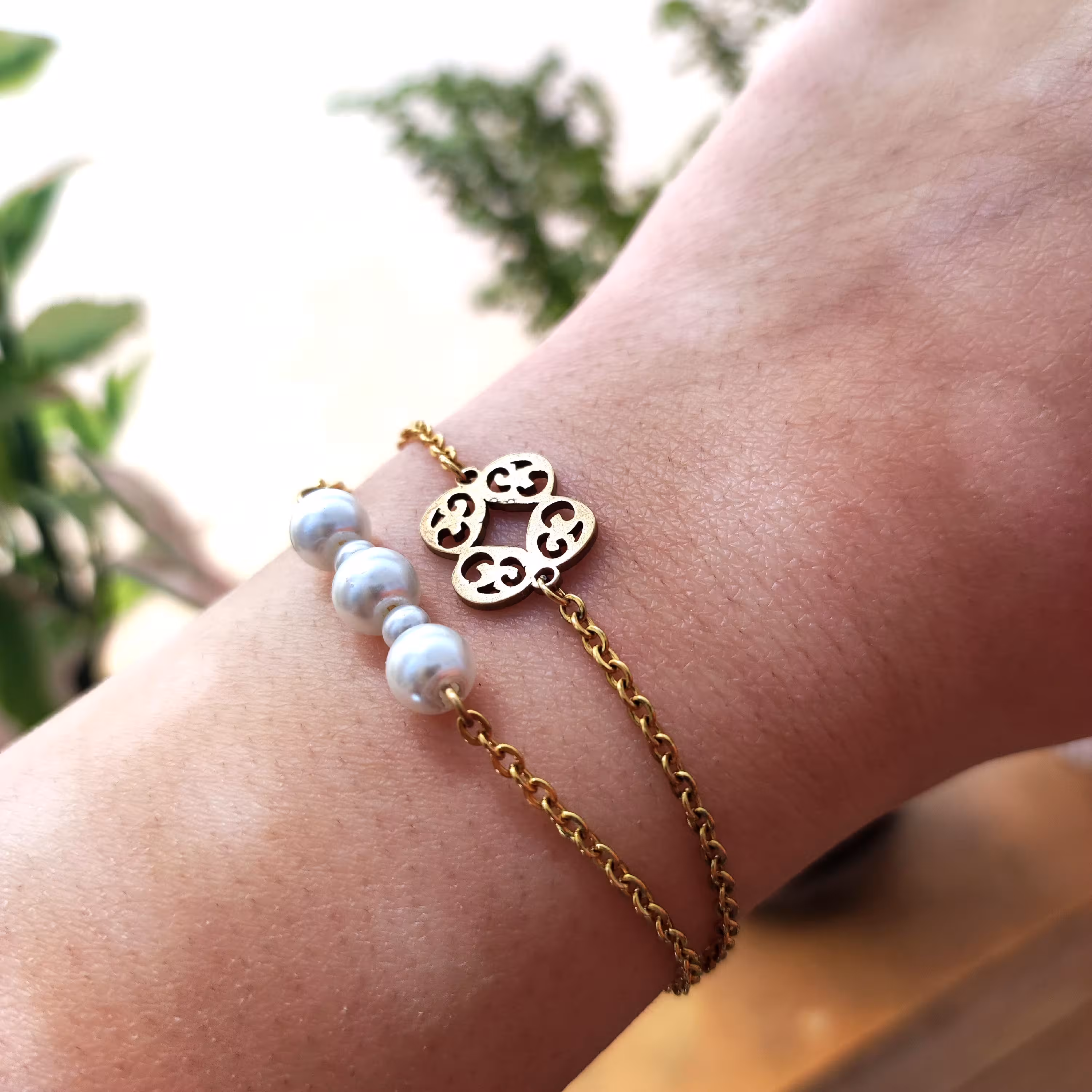 دستبند ترکیب پلاک و مروارید