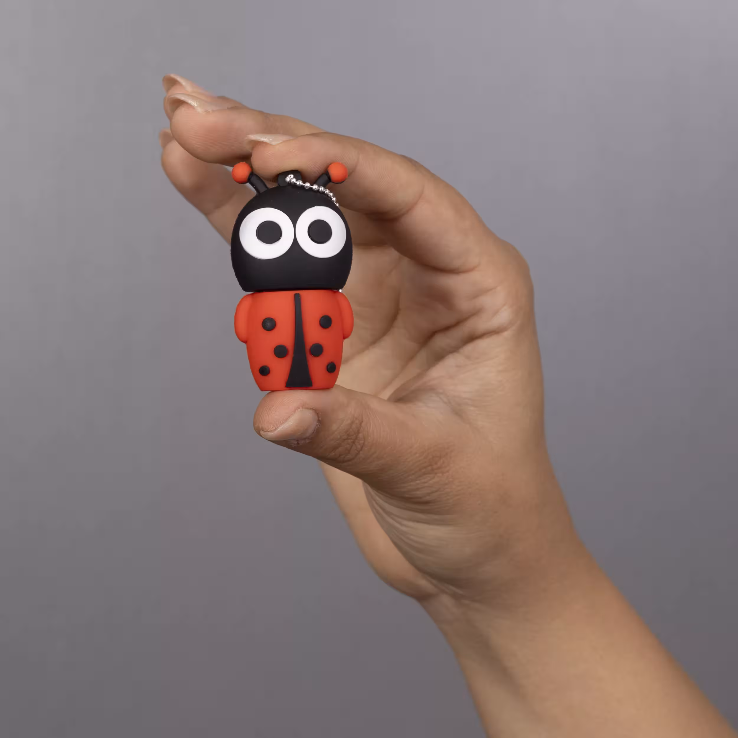 فلش مموری مدل کفشدوزک ایستاده ظرفیت 128 گیگابایت