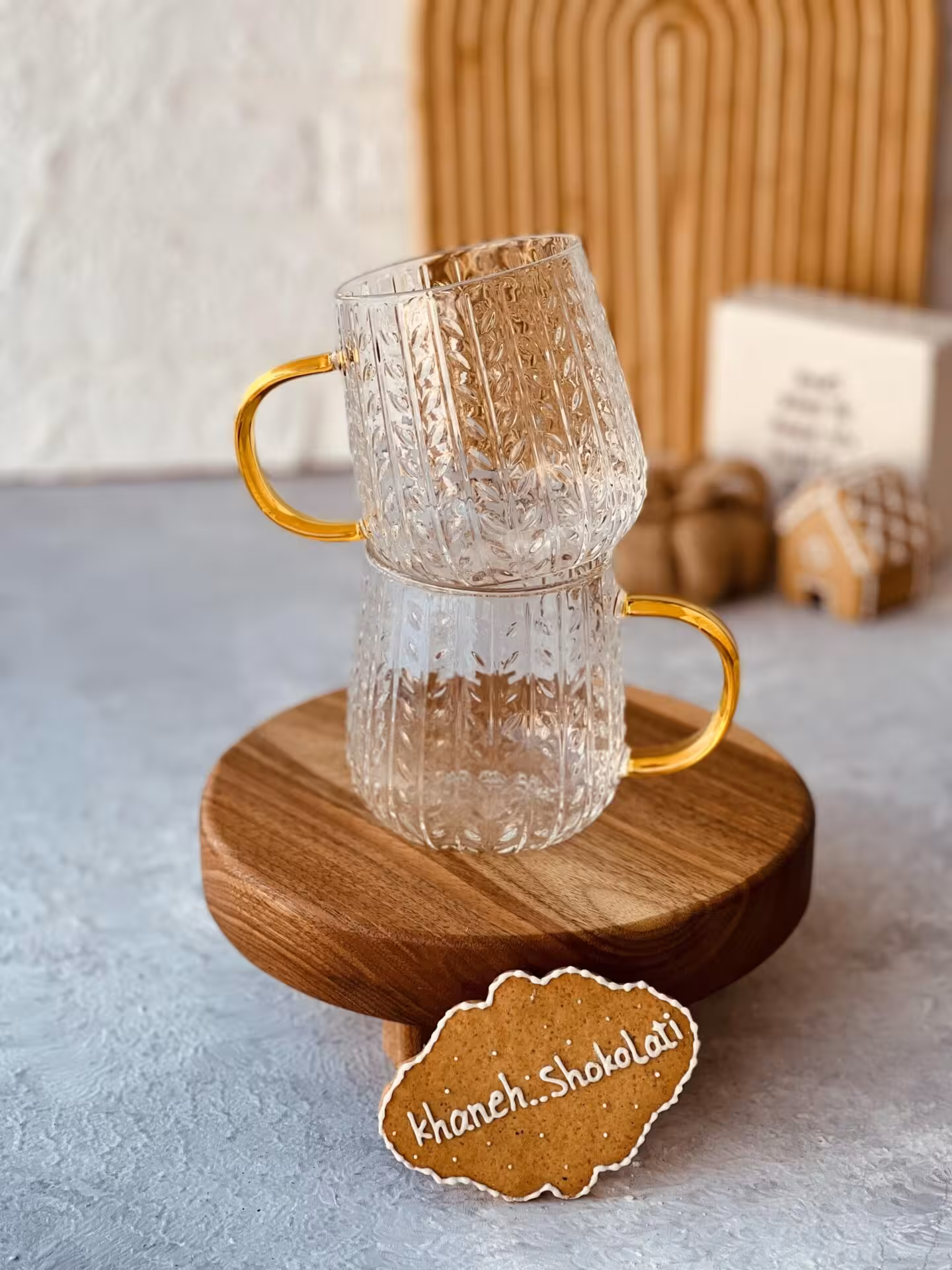 لیوان شیشه ای دسته رنگی طرح برگ