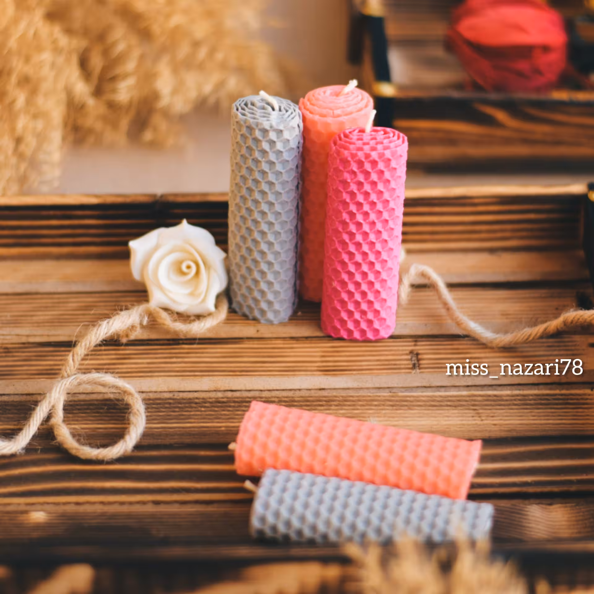 شمع موم عسلی