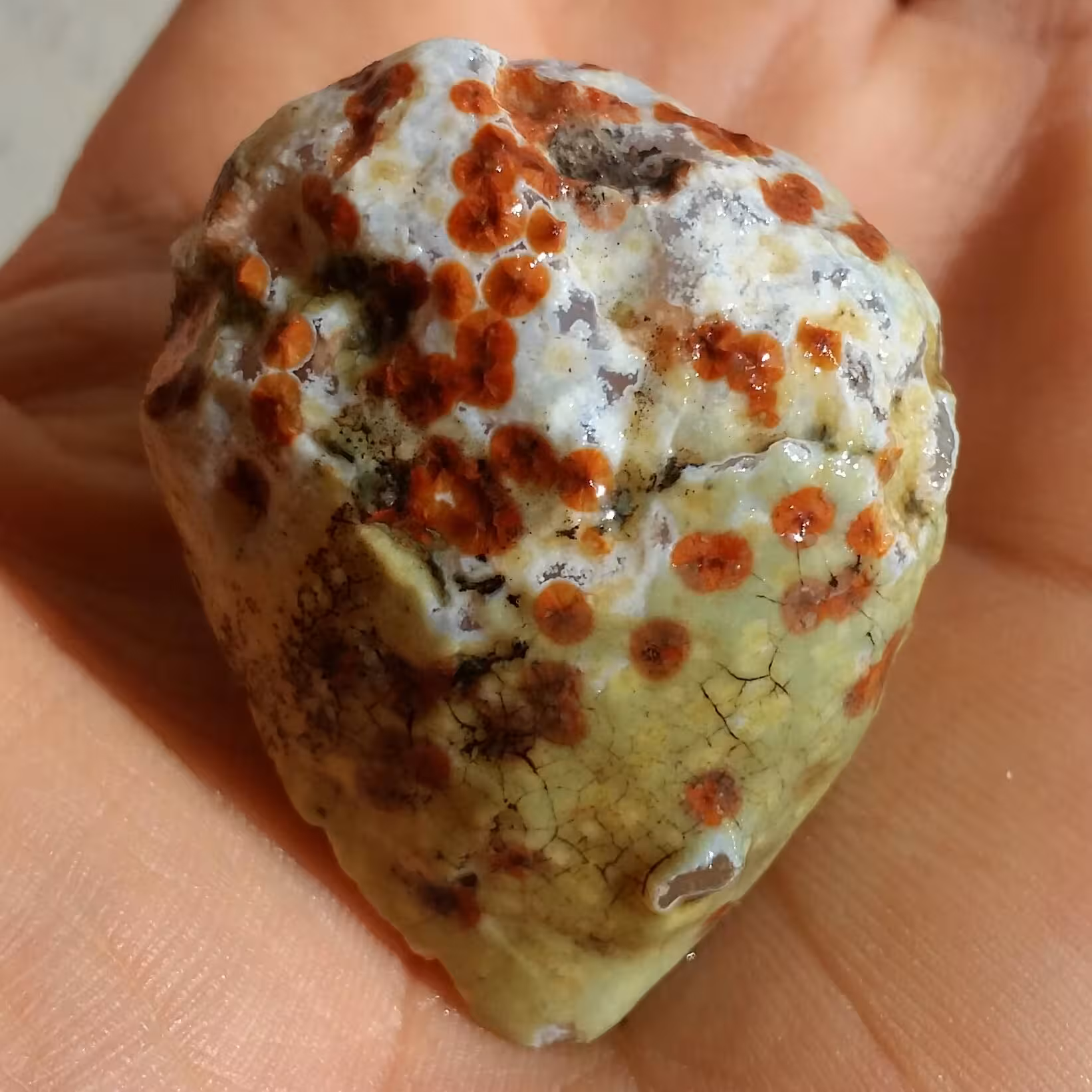 سنگ راف خام عقیق نقلی برش نخورده طرح دار  صد در صد طبیعی سرشار از خواص شااهکار خلقت
کد 6714