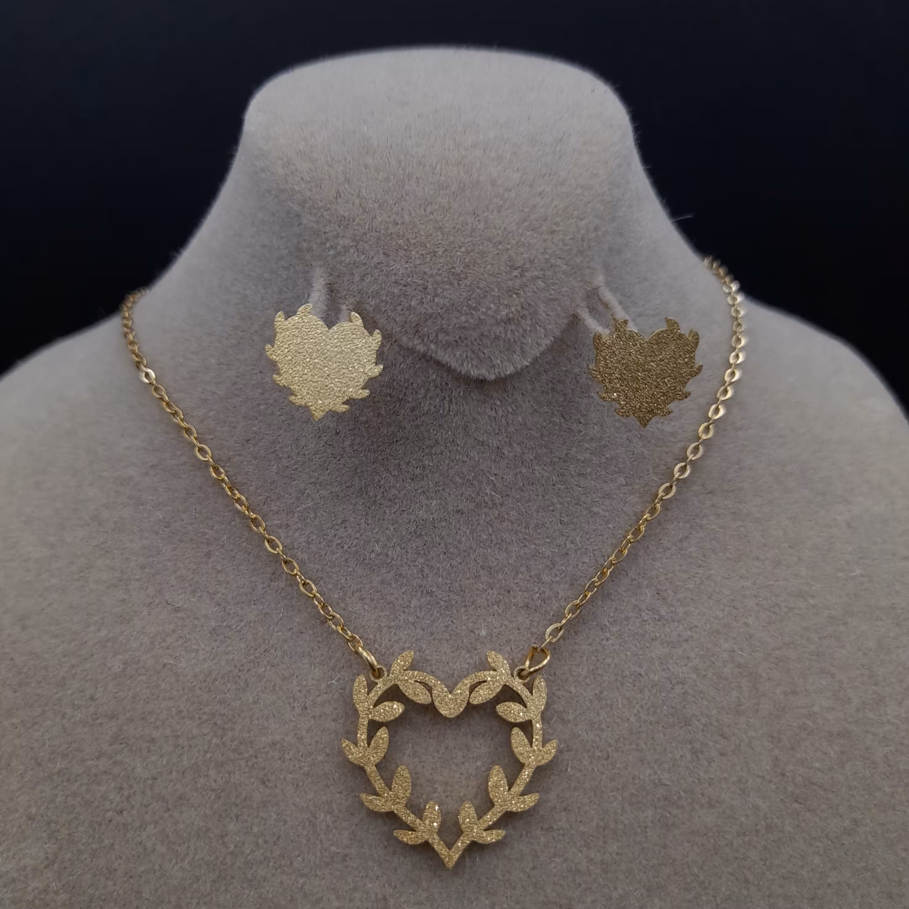 نیم ست گردنبند گوشواره برند استنلس رنگ طلایی 