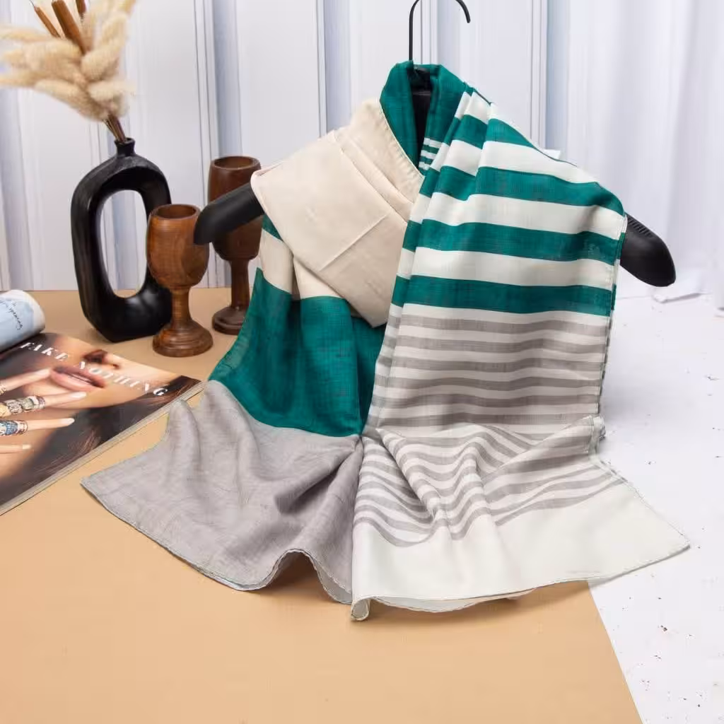 شال سوپرنخ سبز-کرم-طوسی طرح راه راه افقی