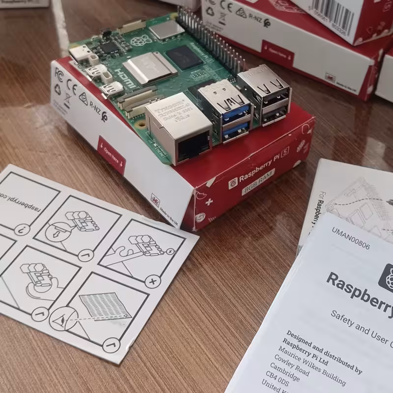 برد رزبری پای 5 Raspberry pi با رم 8 ساخت  UK انگلستان