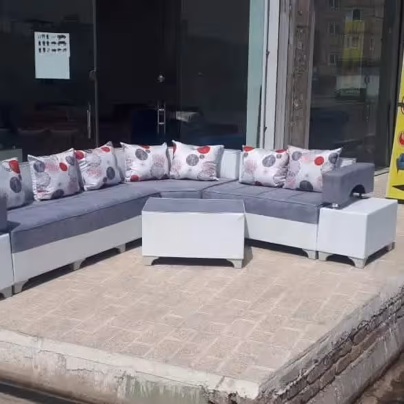 مبل ال پانیز