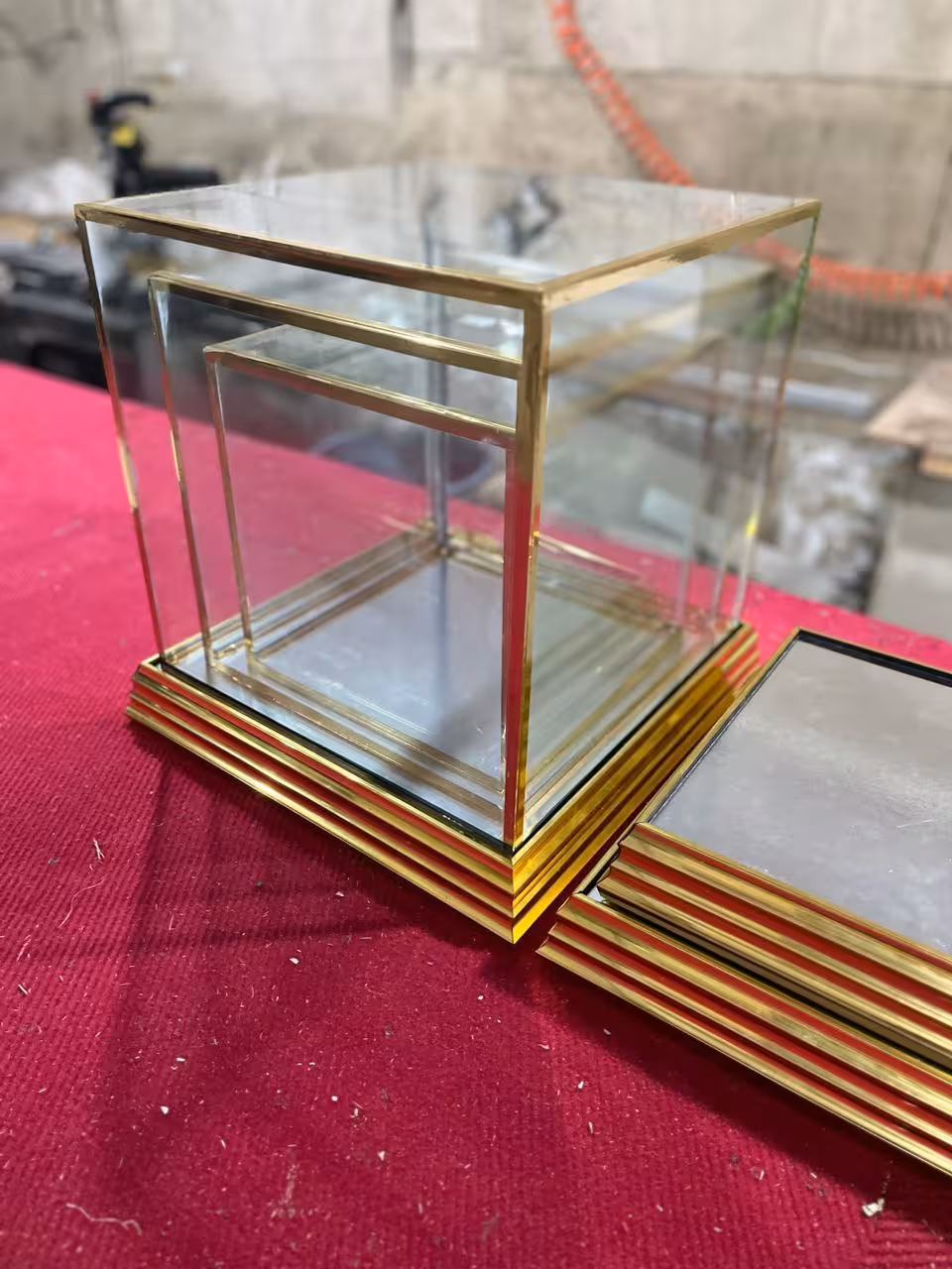 باکس عقد مربعی شیشه ای طلایی(3سایزی)