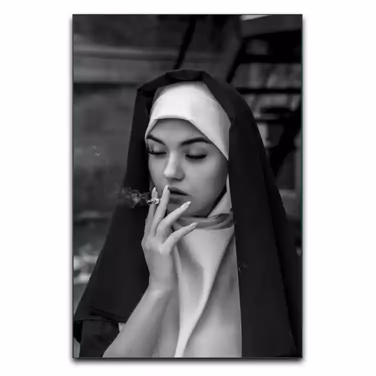 تابلو سیاه سفید راهبه