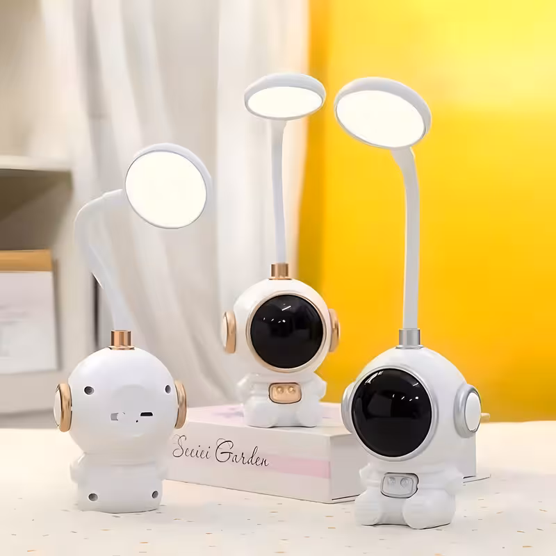 چراغ مطالعه مدل فانتزی شارژی طرح فضانورد کد cs310 | کالا مکس