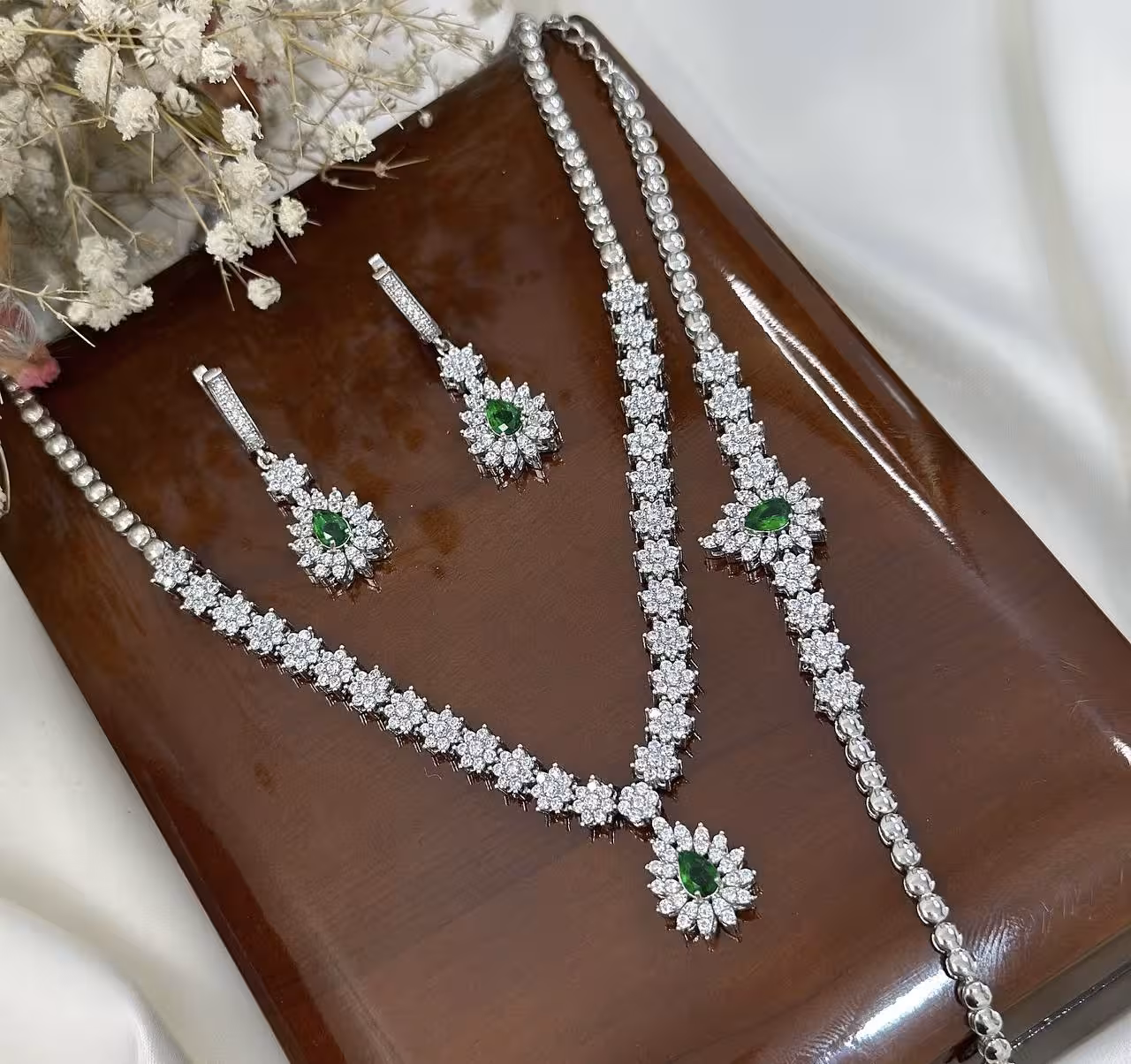 سرویس نقره زمرد جواهری زنانه کد 60421