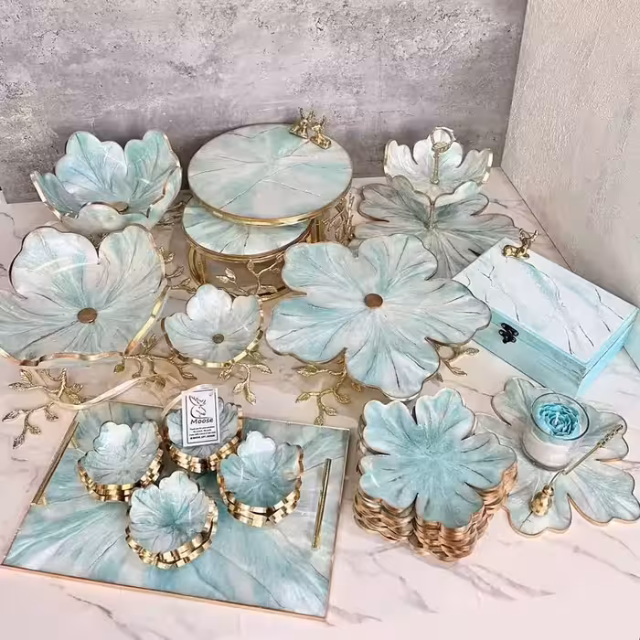 سرویس پذیرایی 6نفره آبی طلایی رزینی شیک با پایه های برنجی