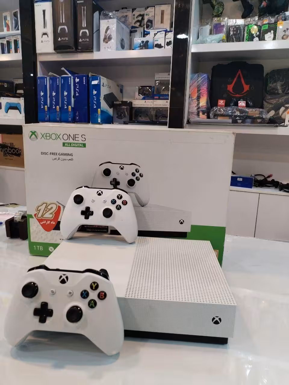Xbox one s 1tb با دسته اضافه ( کارکرده)
