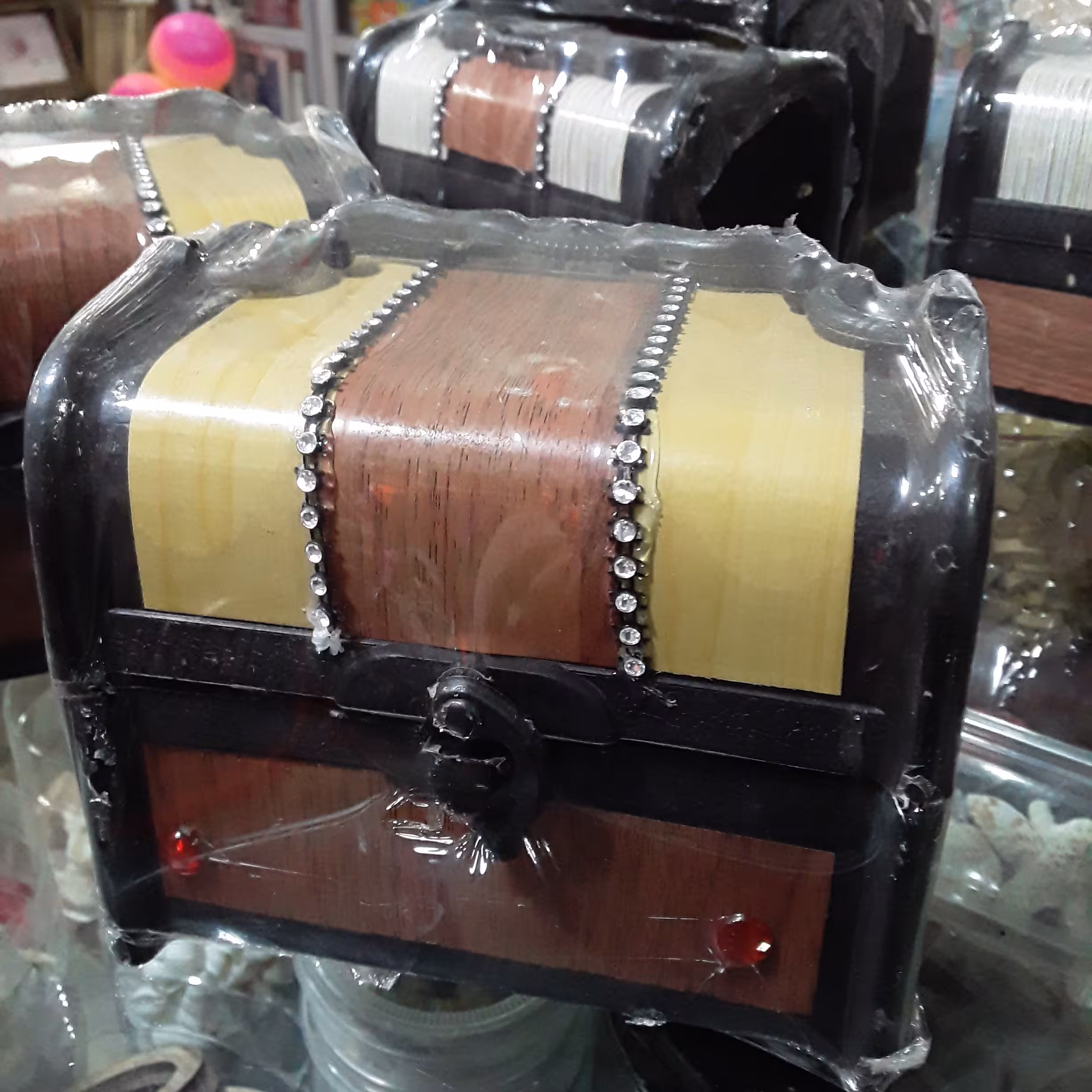 صندوقچه ی کوچک تزئینی پلاستیکی مدل 1 ( مناسب برای جای جواهرات لوازم ریز و دکوری )