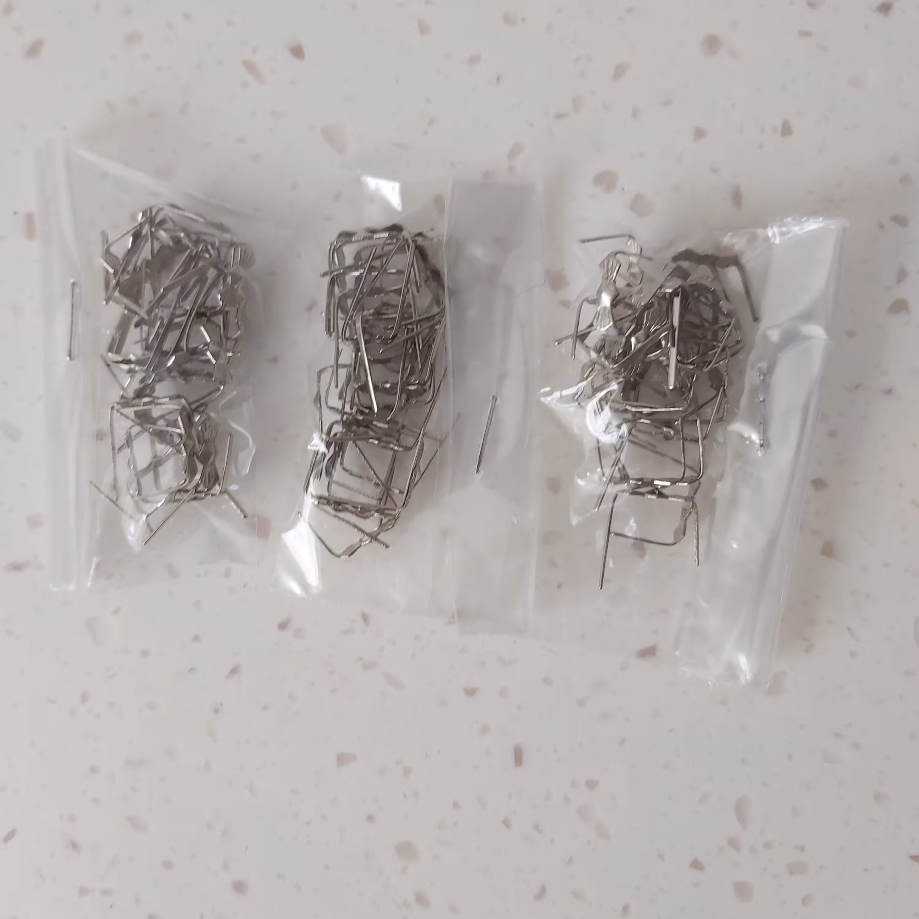 پاپیون گیره(  بسته  100 عددی ) یکپا بلند نقره ای خارجی لوازم لوستر و آباژور (پس کرایه)