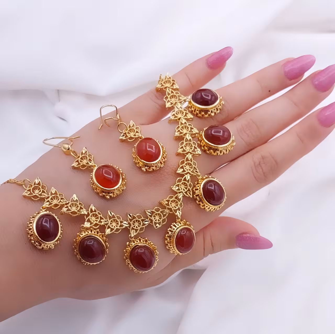 نیمست طرح طلای زنانه، مدل سنگدار، برند مطرحmaydear، کد1233💍