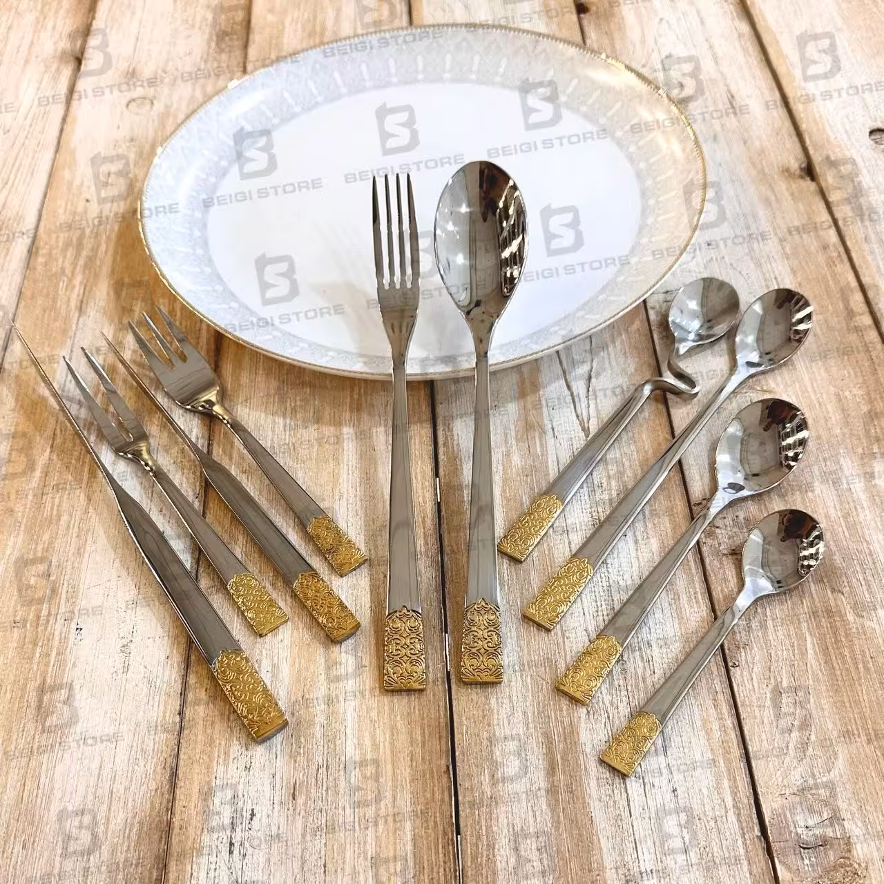 سرویس قاشق چنگال 151 پارچه 30نفره طلایی براق برند بارونیا ( کد 685 G)