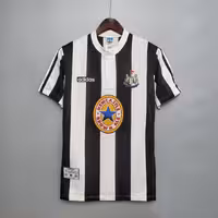 لباس کلاسیک نیوکاسل 1997-1995 کیت اول