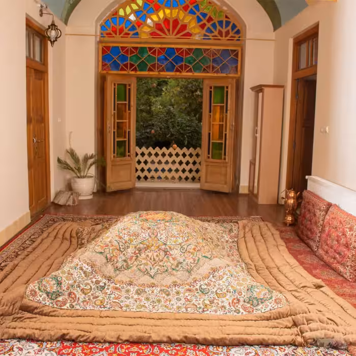 لحاف کرسی دست دوز ترمه طرح اردیبهشت رنگ کرم