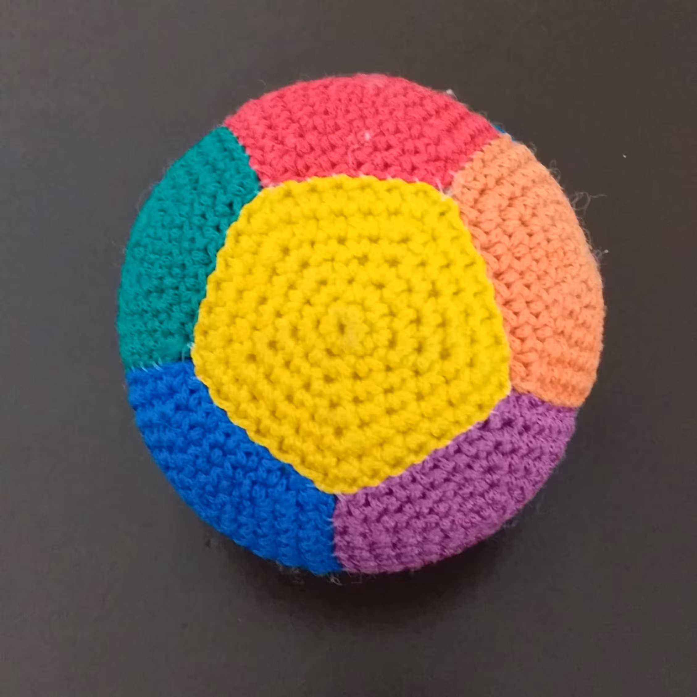 توپ رنگین کمانی بافتنی مخصوص آپارتمان سایز کوچک