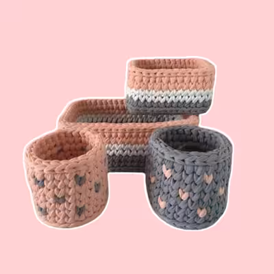 سبد قلاب بافی تریکو مدل سیسمونی نوزاد کد 01 مجموعه 4 عددی