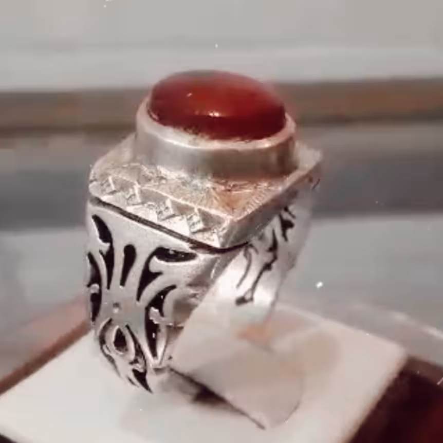 انگشتر عقیق یمنی سرخ  رنگ وزن 12.74 گرم
