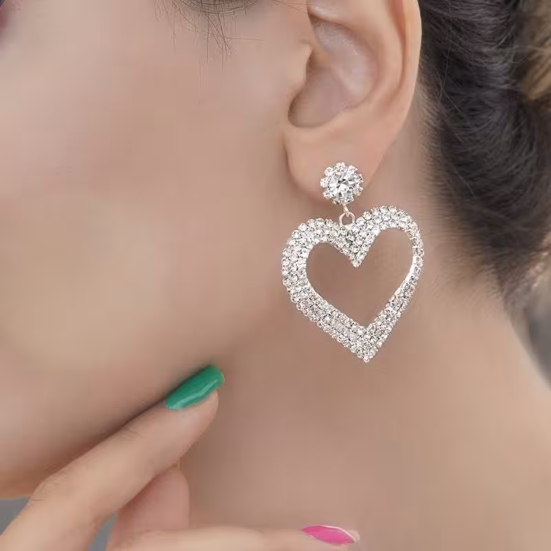 گوشواره  قلبی جواهر ی نگین دار 