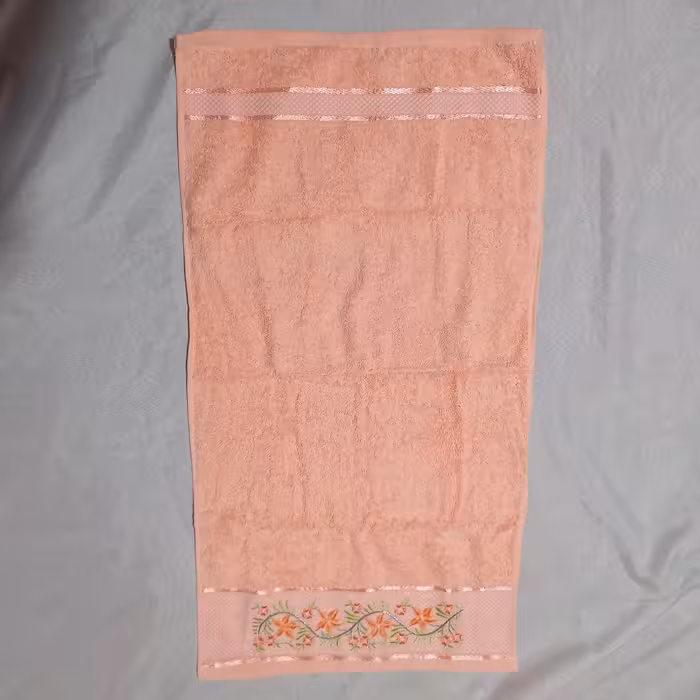 حوله دست و صورت گلدوزی شده بهبافت.در رنگهای زیبا و دلنشین