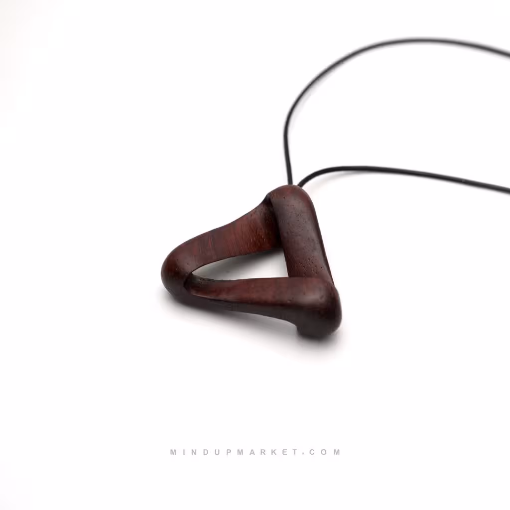 گردنبند مثلث پنروز