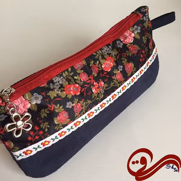 جامدادی پارچه ای زمینه سرمه ای گل سرخی