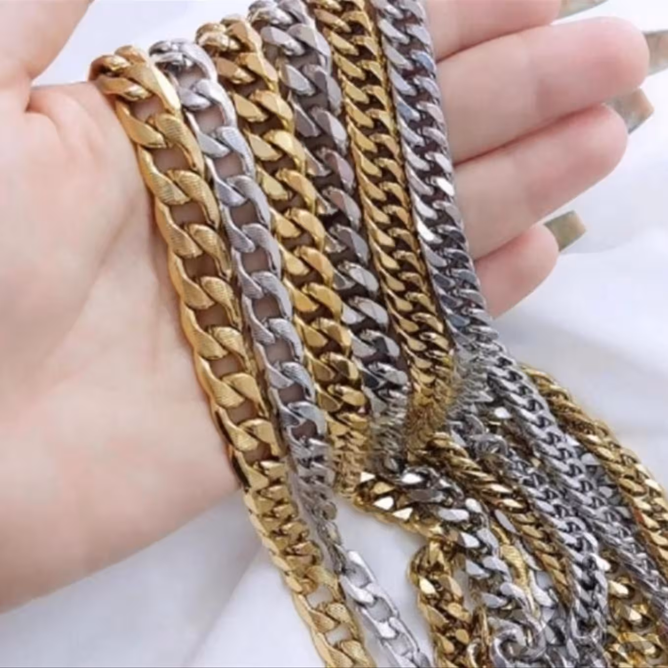 دستبند کارتیر