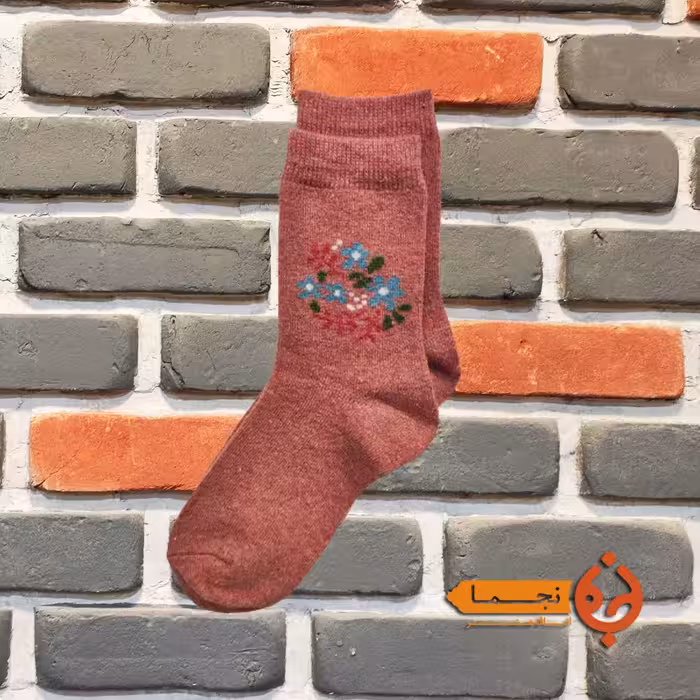 جوراب پشمی گرم طرح گل رنگ صورتی کد KF01  مناسب پاییز و زمستان