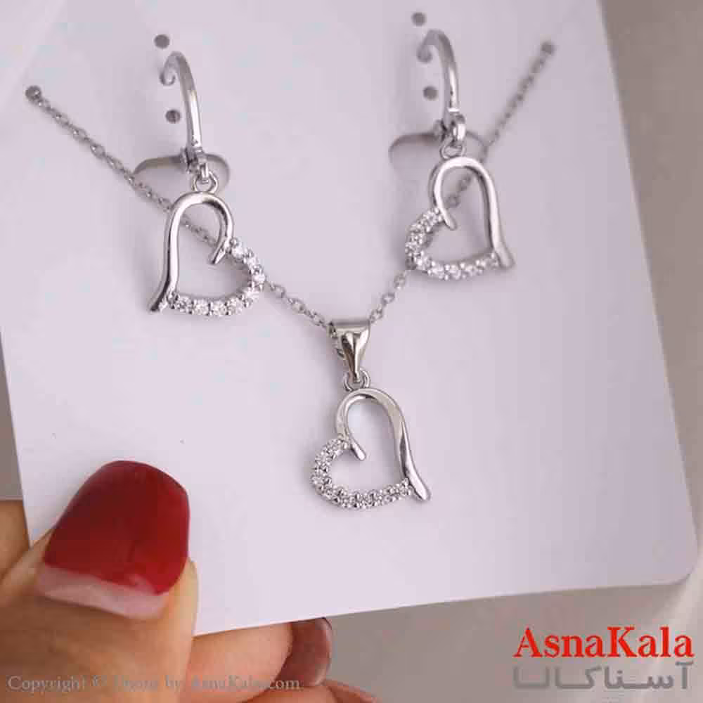 نیم ست زنانه شامل گردنبند و گوشواره استیل مدل قلب نگینی کد NIM14847W