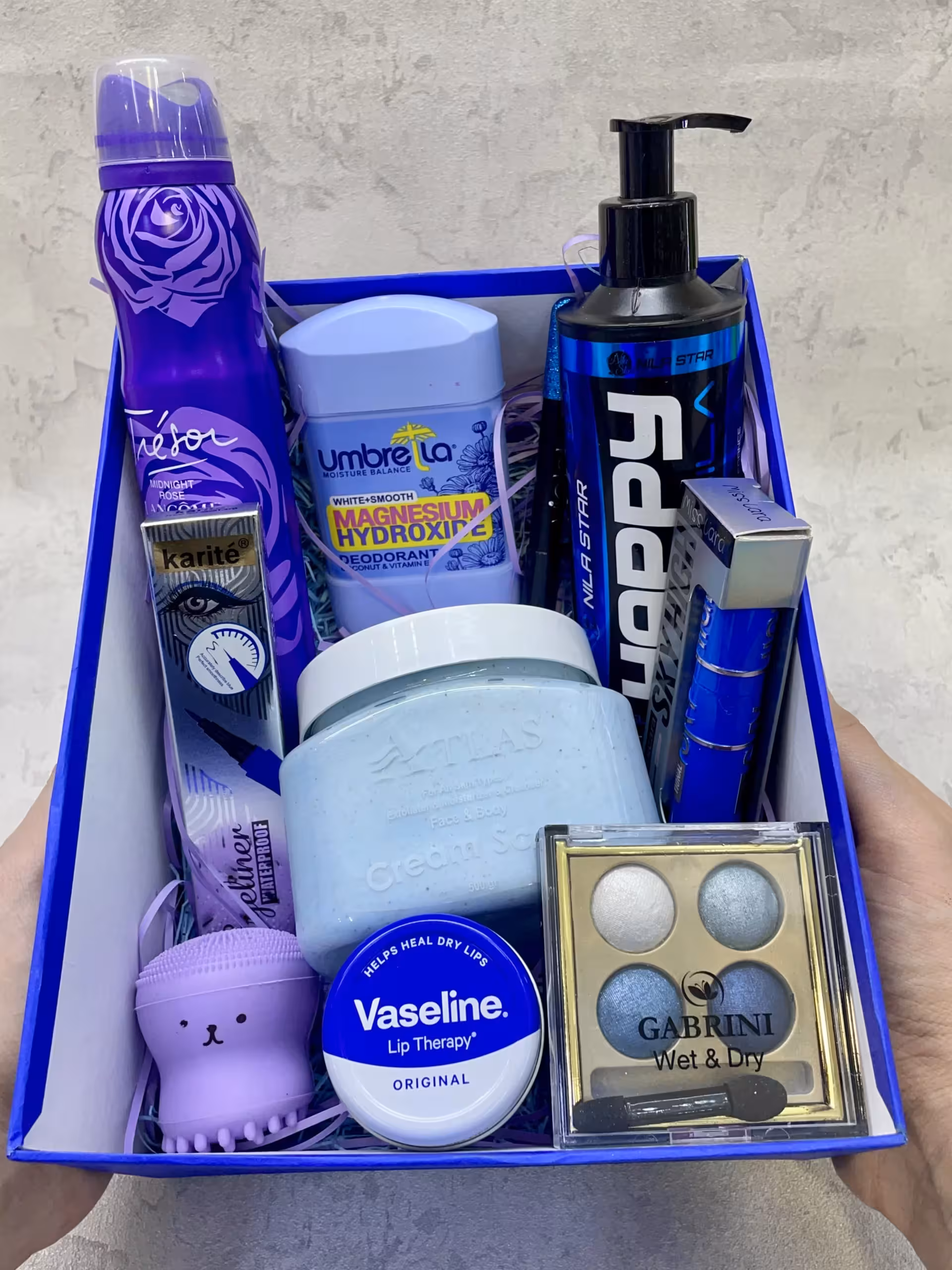 پک آبی آرایشی بهداشتی روز دختر