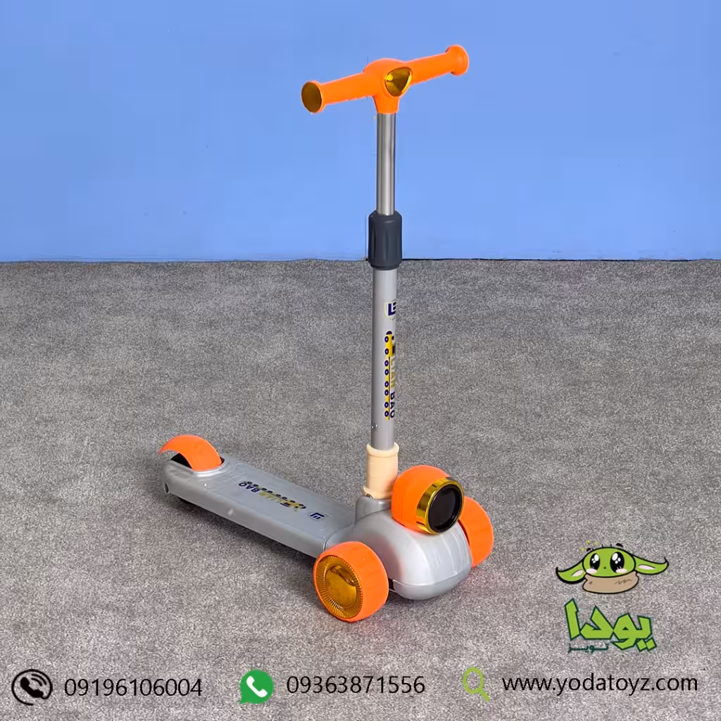 اسکوتر تاشو کودک چراغدار رنگ نقره ای کد 2006