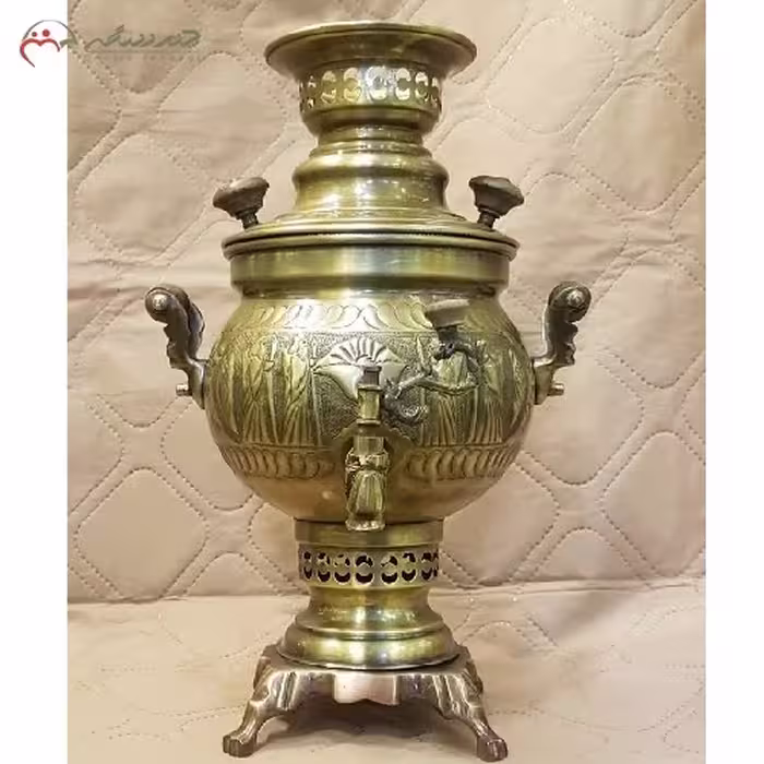 سماور ذغالی 3 لیتری با رنگ آنتیک و بدنه ی قلم کاری شده به رنگ طلایی،  با رنگ متنوع بدنه کد 116
