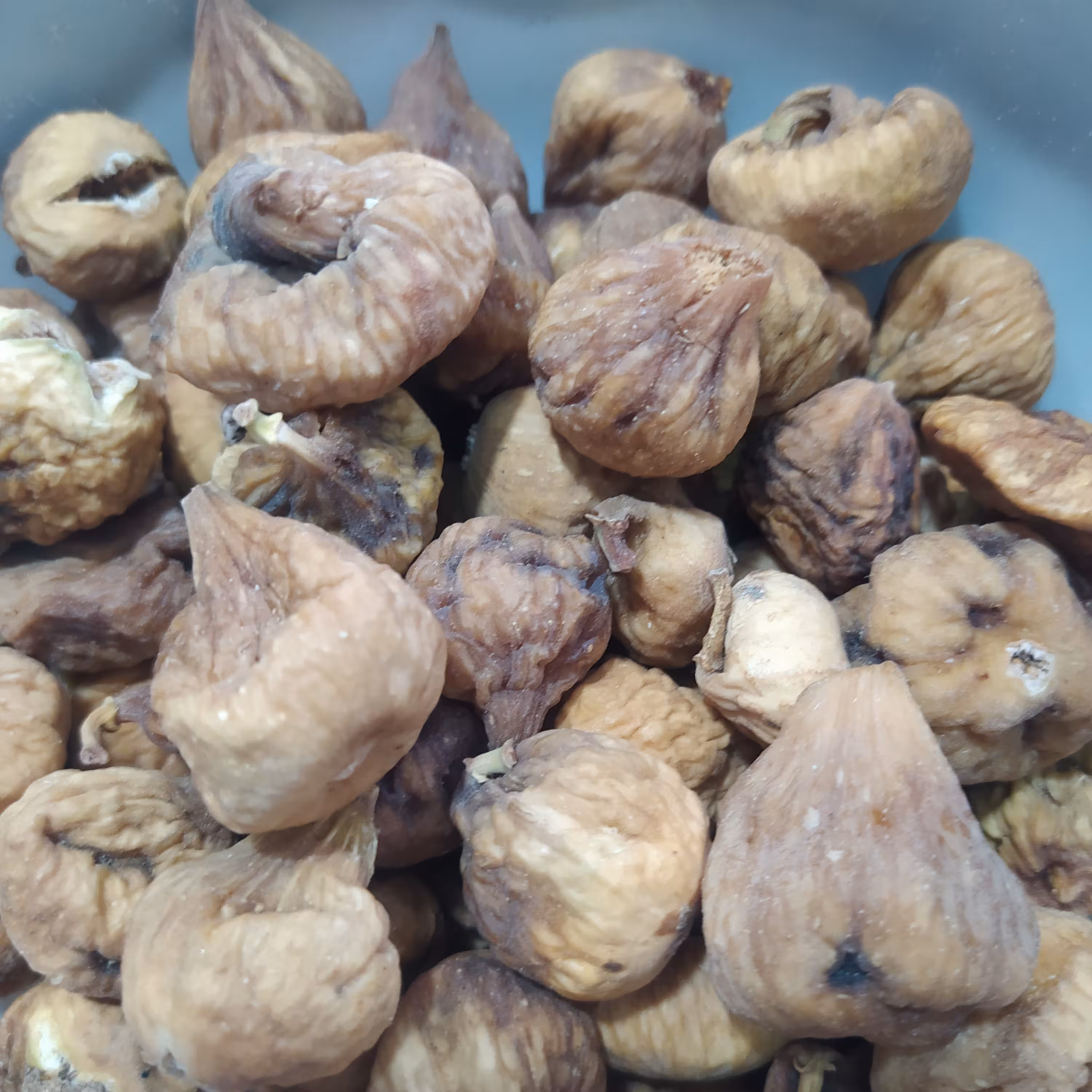 انجیر سایز متوسط رنگ سبزو شکلاتی  گوشتی  500گرمی 