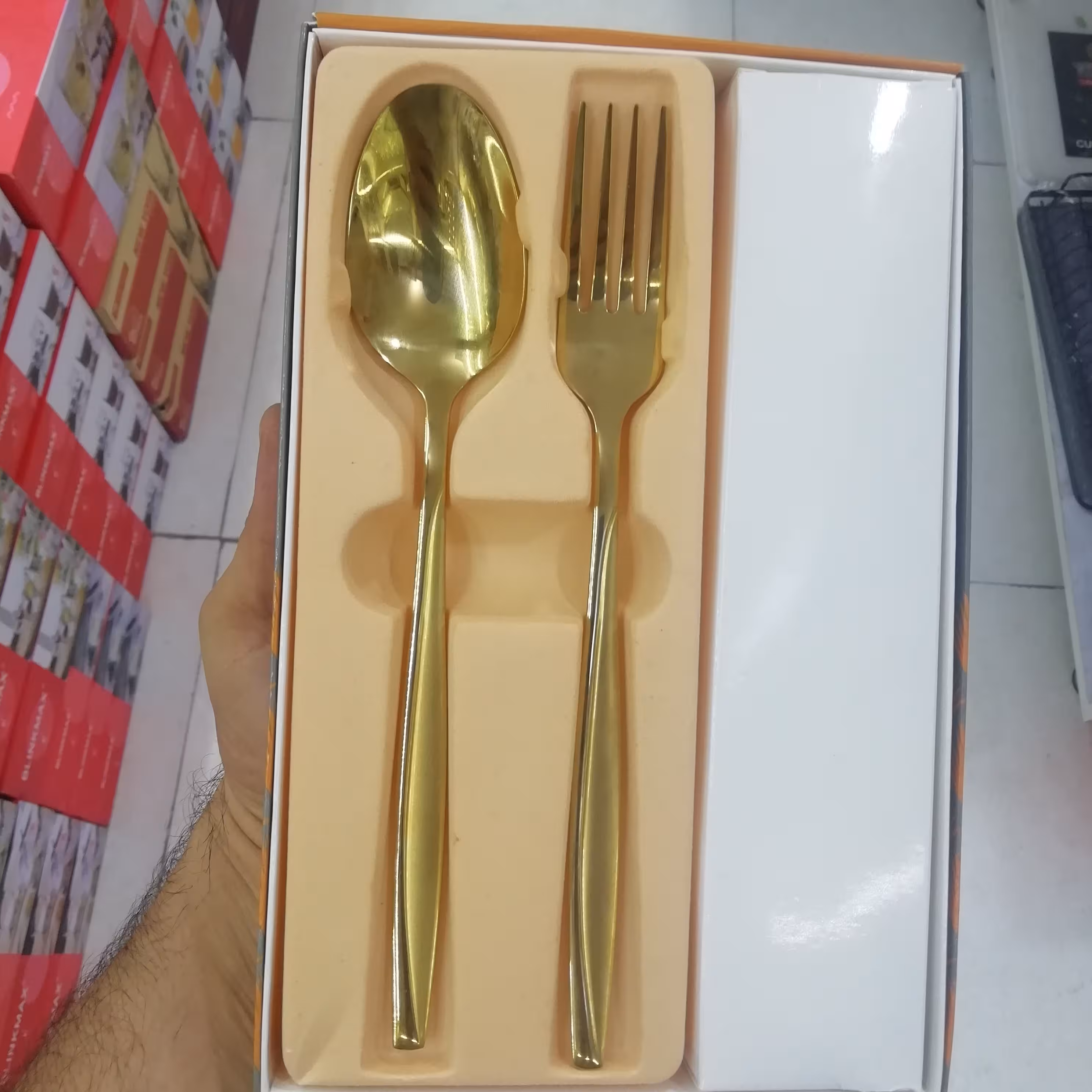 قاشق و چنگال غذاخوری طلایی آهنربا نگیر رنگ ثابت یونیک