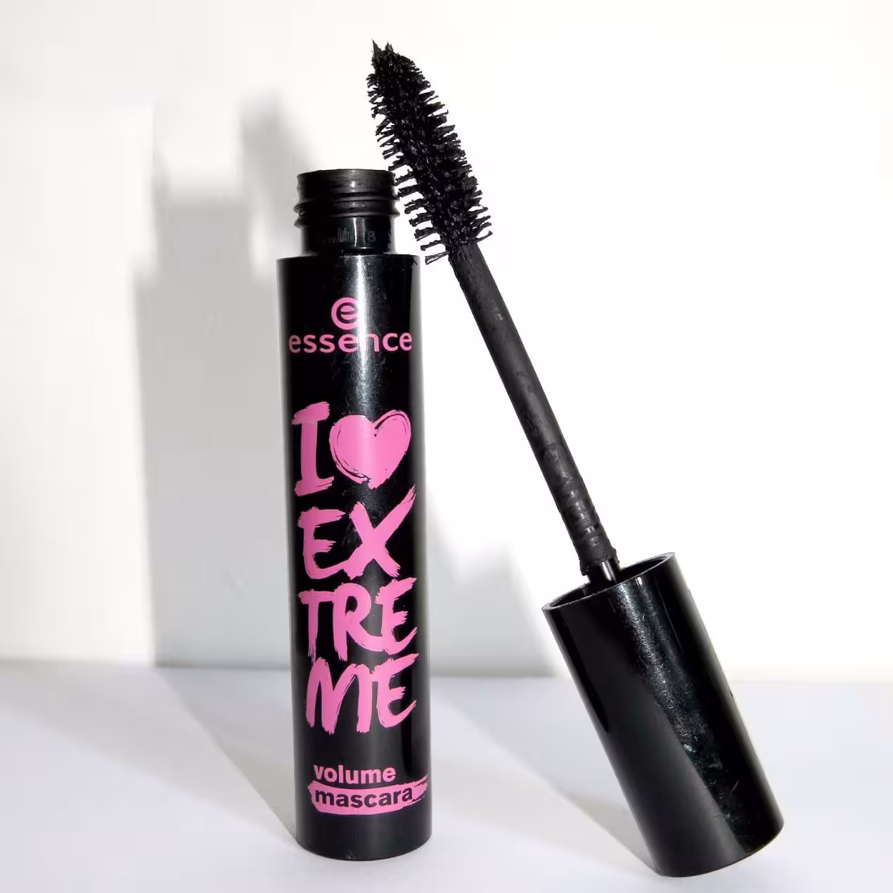 ریمل حجم دهنده اسنس مشکی (اصل) Essence I Love Extreme Volume Mascara