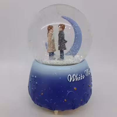 گوی موزیکال مدل چراغ دار اولین دیدار عاشقانه در کنار ماه