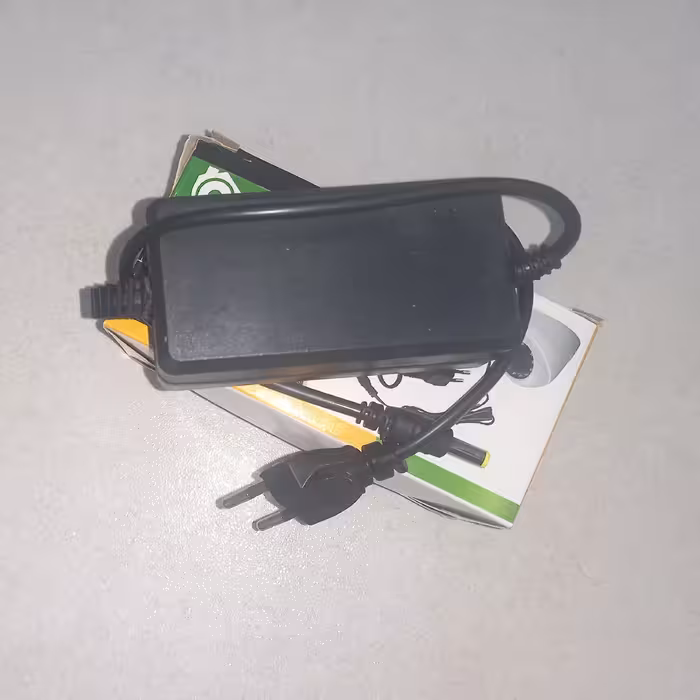 آداپتور 12 ولت 2 آمپر