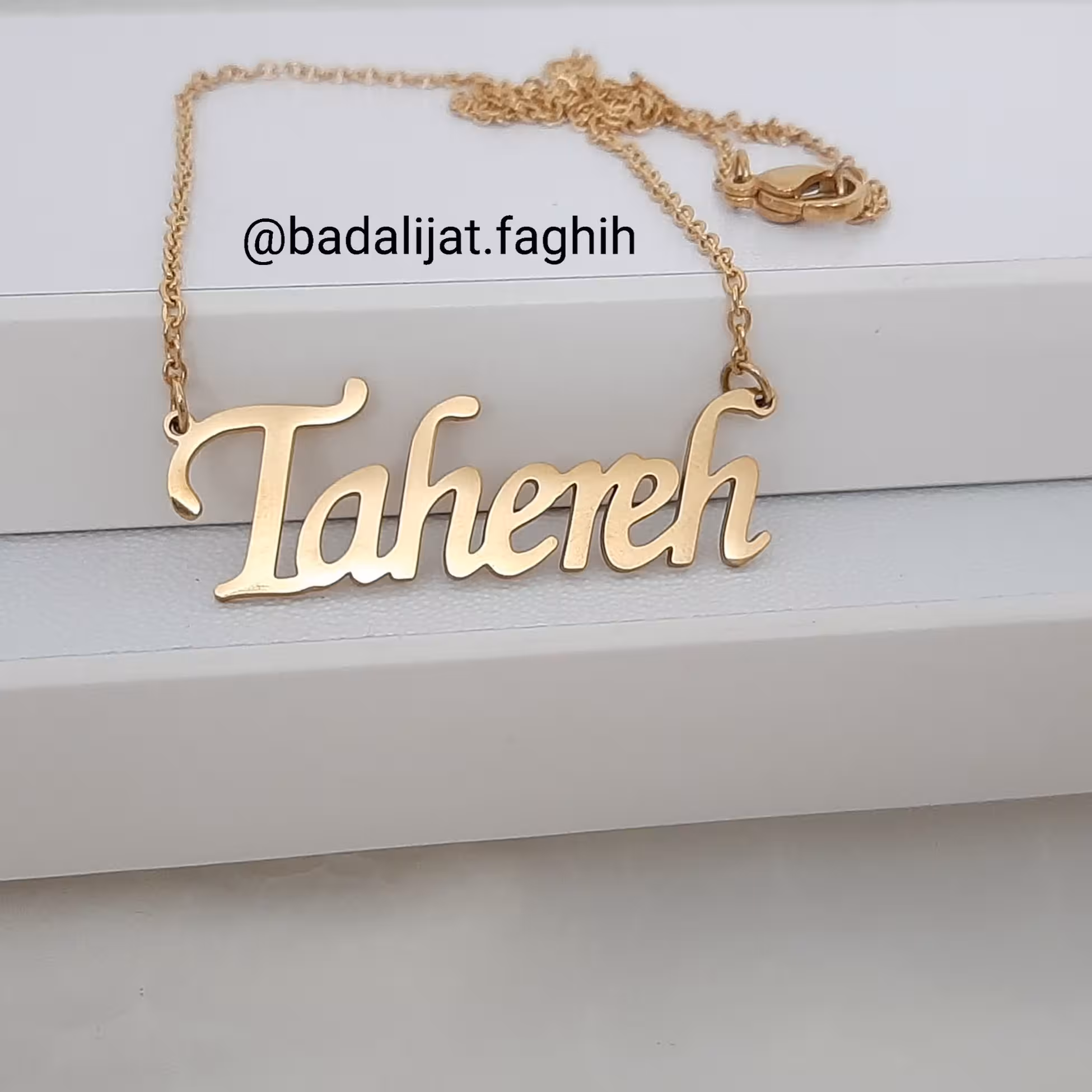 گردنبند اسم طاهره لاتین استیل بسیار با کیفیت و رنگ ثابت با آبکاری طلا